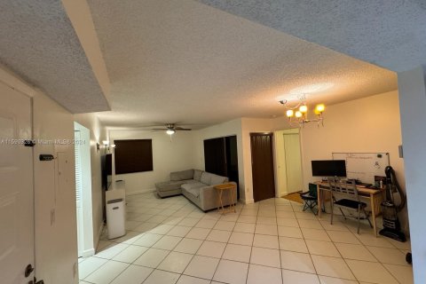 Condo in Plantation, Florida, 2 bedrooms  № 1179986 - photo 10