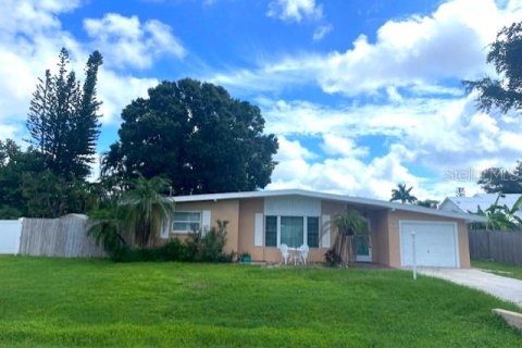 House in Venice, Florida 4 bedrooms, 143.07 sq.m. № 1371179 - photo 2