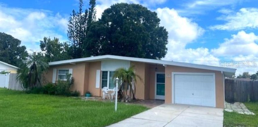 House in Venice, Florida 4 bedrooms, 143.07 sq.m. № 1371179