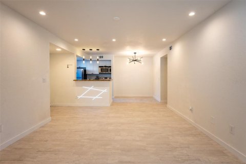 Condo in Orlando, Florida, 2 bedrooms  № 1344872 - photo 18