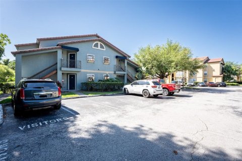 Condo in Orlando, Florida, 2 bedrooms  № 1344872 - photo 1