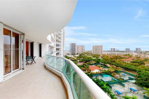 Condominio en venta en Aventura, Florida, 2 dormitorios, 146.79 m2 № 1360480 - foto 18