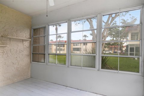 House in West Palm Beach, Florida 2 bedrooms, 104.24 sq.m. № 1104305 - photo 14