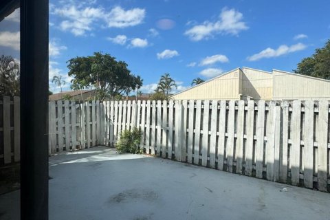 Touwnhouse à vendre à Wellington, Floride: 2 chambres, 118.17 m2 № 1188474 - photo 3