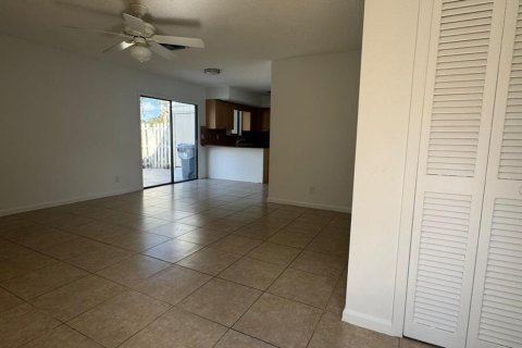 Townhouse in Wellington, Florida 2 bedrooms, 118.17 sq.m. № 1188474 - photo 5