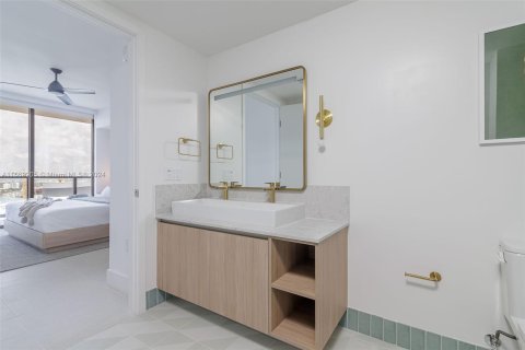 Condo in Miami, Florida, 1 bedroom  № 1388080 - photo 12