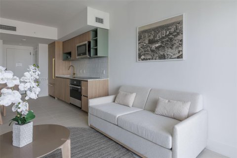 Condo in Miami, Florida, 1 bedroom  № 1388080 - photo 3