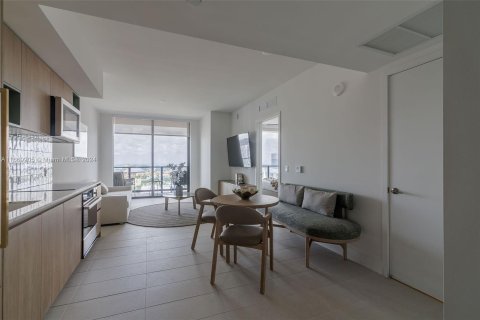 Condo in Miami, Florida, 1 bedroom  № 1388080 - photo 2