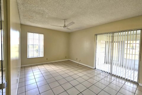 House in Lake Worth, Florida 2 bedrooms, 87.42 sq.m. № 869906 - photo 13