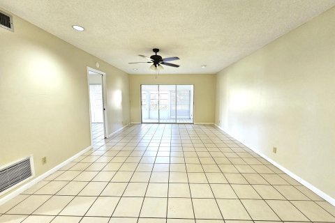 House in Lake Worth, Florida 2 bedrooms, 87.42 sq.m. № 869906 - photo 14