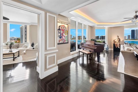 Condo in Aventura, Florida, 5 bedrooms  № 1162305 - photo 9