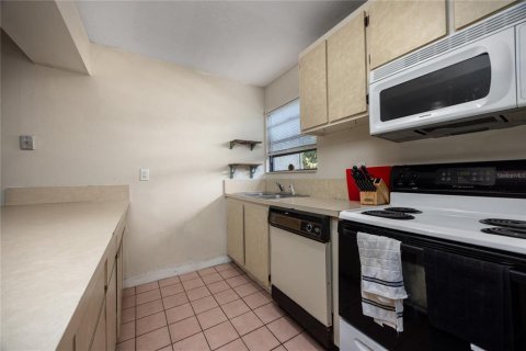 Condo in Gainesville, Florida, 2 bedrooms  № 1243873 - photo 11