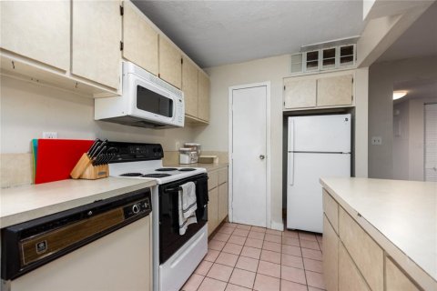 Condo in Gainesville, Florida, 2 bedrooms  № 1243873 - photo 10