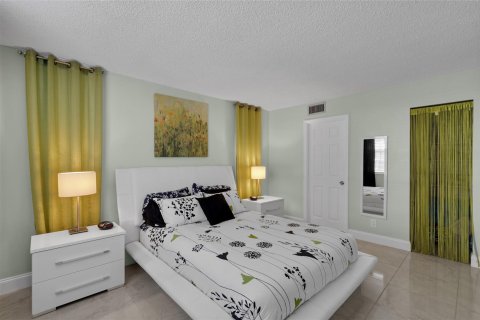 Condo in Lauderdale Lakes, Florida, 2 bedrooms  № 1151962 - photo 6