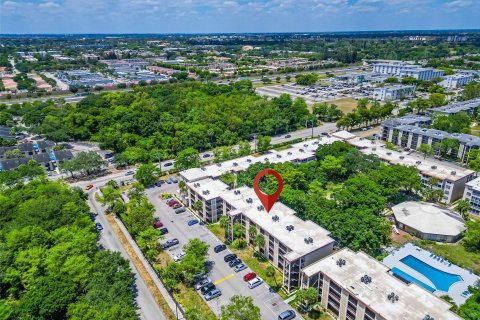 Condo in Lauderdale Lakes, Florida, 2 bedrooms  № 1151962 - photo 11