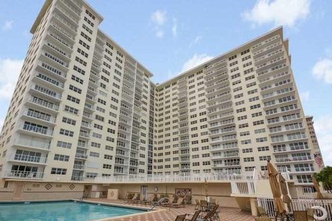 Condominio en venta en Pompano Beach, Florida, 2 dormitorios, 111.48 m2 № 1152005 - foto 1