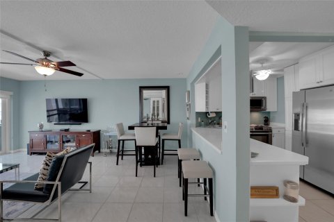 Condo in Pompano Beach, Florida, 2 bedrooms  № 1152005 - photo 25