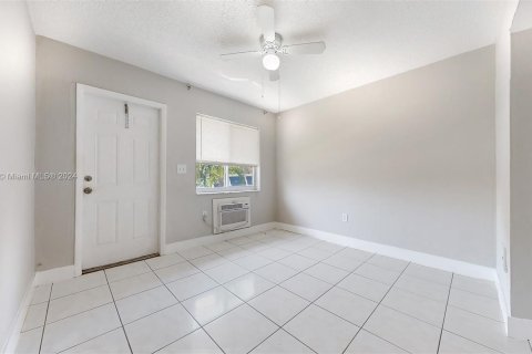 Commercial property in Miami, Florida 170.94 sq.m. № 1384115 - photo 23