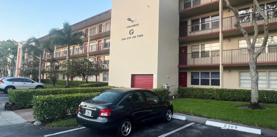 Condo in Pembroke Pines, Florida, 2 bedrooms  № 1362511