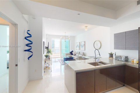 Condo in Miami, Florida, 1 bedroom  № 1351634 - photo 5