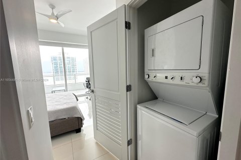 Condo in Miami, Florida, 1 bedroom  № 1351634 - photo 13