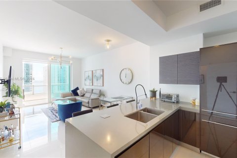 Condominio en alquiler en Miami, Florida, 1 dormitorio, 71.53 m2 № 1351634 - foto 1