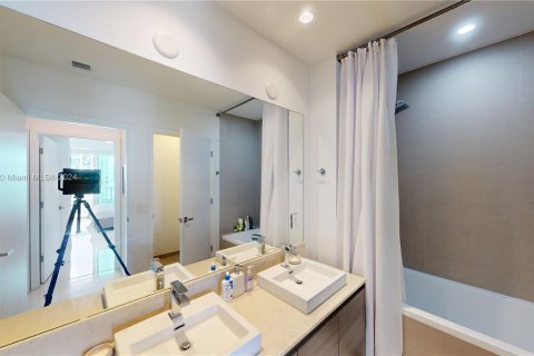 Condominio en alquiler en Miami, Florida, 1 dormitorio, 71.53 m2 № 1351634 - foto 14