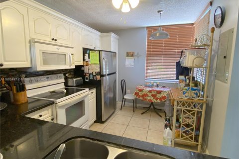 Condominio en venta en Sunrise, Florida, 2 dormitorios, 104.98 m2 № 1103866 - foto 11