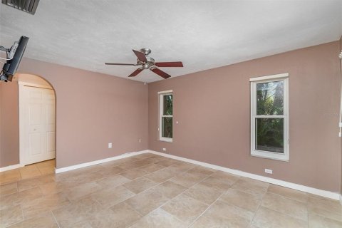 House in Cape Coral, Florida 3 bedrooms, 162.11 sq.m. № 725249 - photo 25