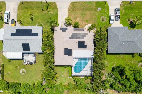 Villa ou maison à vendre à Cape Coral, Floride: 3 chambres, 162.11 m2 № 725249 - photo 4