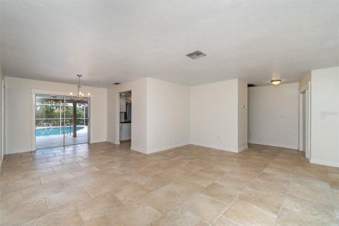 Casa en venta en Cape Coral, Florida, 3 dormitorios, 162.11 m2 № 725249 - foto 6