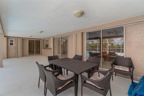 Villa ou maison à vendre à Cape Coral, Floride: 3 chambres, 162.11 m2 № 725249 - photo 21