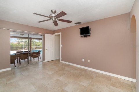 Villa ou maison à vendre à Cape Coral, Floride: 3 chambres, 162.11 m2 № 725249 - photo 26