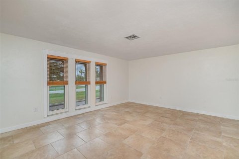 Casa en venta en Cape Coral, Florida, 3 dormitorios, 162.11 m2 № 725249 - foto 7