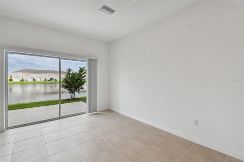 Townhouse in Wesley Chapel, Florida 3 bedrooms, 127.55 sq.m. № 1339166 - photo 12