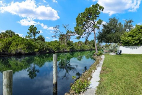 House in Port Charlotte, Florida 4 bedrooms, 258.27 sq.m. № 1338606 - photo 27