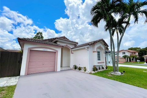 House in Miami, Florida 3 bedrooms, 120.87 sq.m. № 1423576 - photo 3