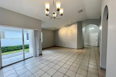 House in Miami, Florida 3 bedrooms, 120.87 sq.m. № 1423576 - photo 8