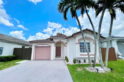 House in Miami, Florida 3 bedrooms, 120.87 sq.m. № 1423576 - photo 4