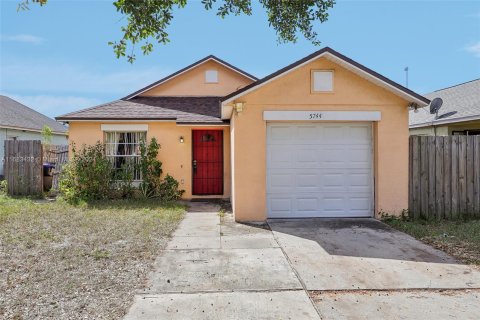 House in Orlando, Florida 3 bedrooms, 89.65 sq.m. № 1428005 - photo 1