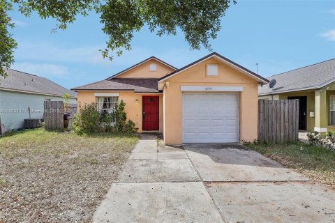 House in Orlando, Florida 3 bedrooms, 89.65 sq.m. № 1428005 - photo 4