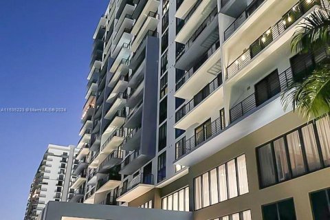 Condominio en venta en Doral, Florida, 2 dormitorios, 94.39 m2 № 1016058 - foto 1