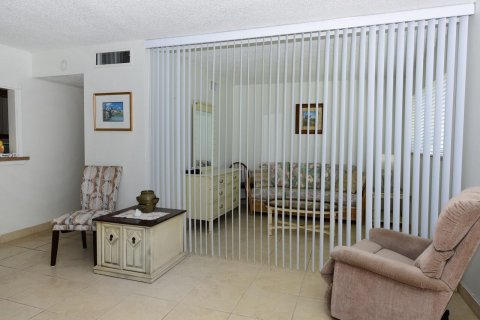 Condominio en venta en Palm Springs, Florida, 2 dormitorios, 83.61 m2 № 1155753 - foto 17