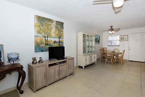 Condominio en venta en Palm Springs, Florida, 2 dormitorios, 83.61 m2 № 1155753 - foto 16