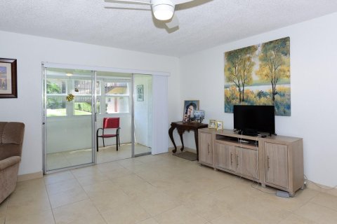 Condominio en venta en Palm Springs, Florida, 2 dormitorios, 83.61 m2 № 1155753 - foto 14