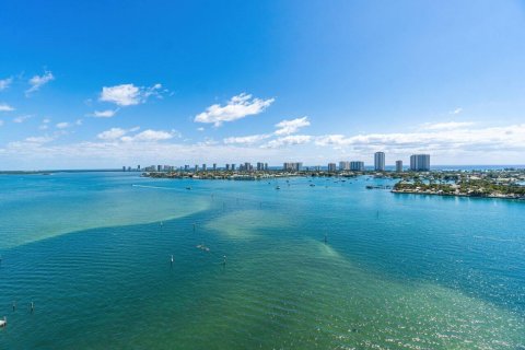 Condominio en venta en Riviera Beach, Florida, 2 dormitorios, 174.47 m2 № 1145800 - foto 25