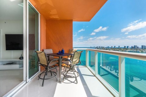 Condominio en venta en Riviera Beach, Florida, 2 dormitorios, 174.47 m2 № 1145800 - foto 29