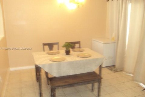 House in Port St. Lucie, Florida 3 bedrooms, 136.01 sq.m. № 1424118 - photo 2