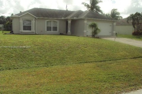 House in Port St. Lucie, Florida 3 bedrooms, 136.01 sq.m. № 1424118 - photo 1