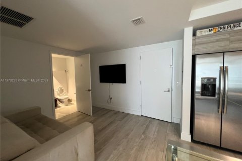 Apartment in Miami, Florida 2 bedrooms, 67.35 sq.m. № 453355 - photo 1